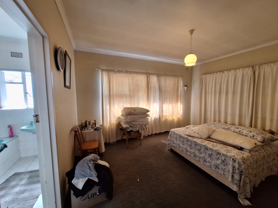 5 Bedroom Property for Sale in Goodwood Park Western Cape